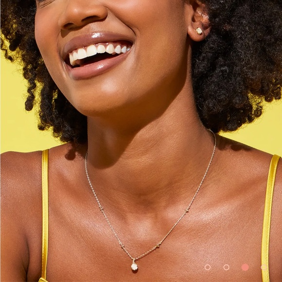 NWOT Kendra Scott Nola Gold Pendant Necklace in Iridescent Drusy - Picture 3 of 4